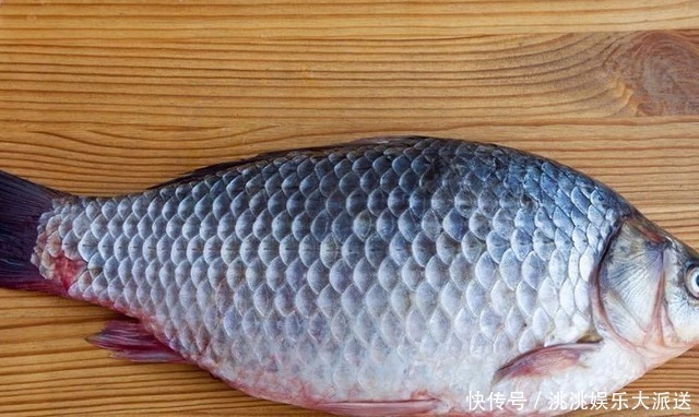 鲫鱼怎么做大叔教你红烧鲫鱼,鲜香味美,简单易做,超级好吃!