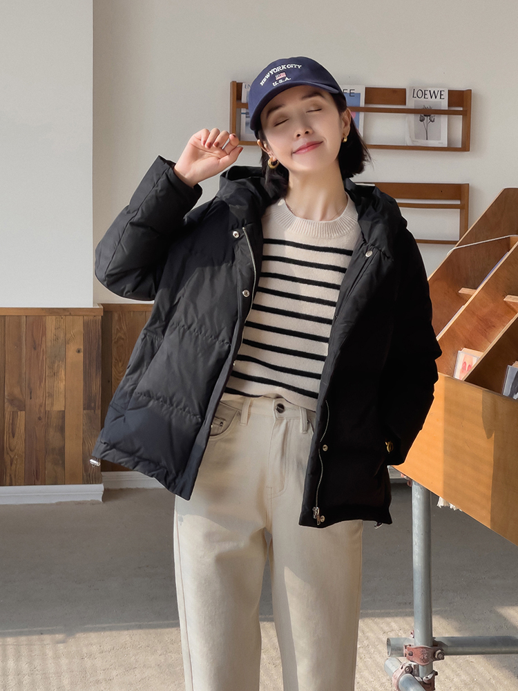 羽绒服|又被“黑色羽绒服”惊艳到,款式简单却很显气质,你有了吗?