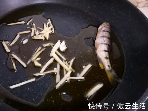 冬天多吃鱼,鲜美可口,营养丰富,这样煎一煎,外酥里嫩更好吃