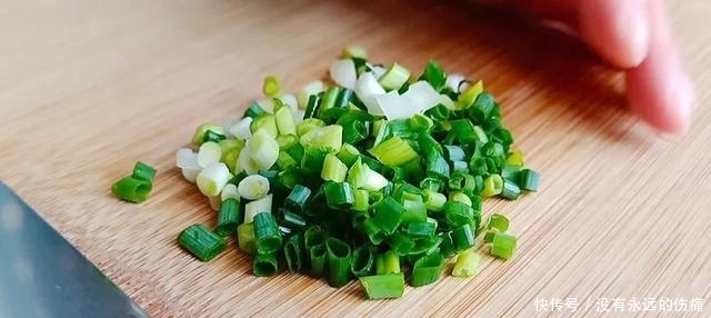 鸡蛋很火的新吃法,饭店1份38,在家做仅需6元钱,出锅就抢光