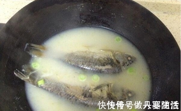 乳白色|你还在吃红豆薏米吗？老中医告诉你，祛湿“它”更好100倍！