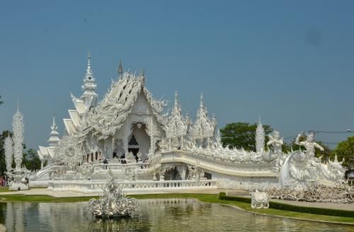 另类|金碧辉煌的泰国寺庙中的另类，泰北清莱的奇葩寺庙