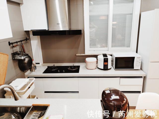 小户型|她买下42㎡单身公寓,一家三口住,客厅不放沙发,阳台当榻榻米
