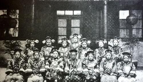 爱新觉罗|老照片爱新觉罗家族的王爷、格格们!