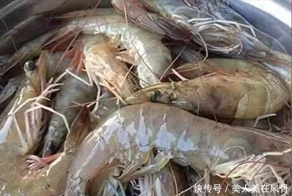煮虾的时候加入这种水果,不但鲜嫩美味,而且去腥又营养