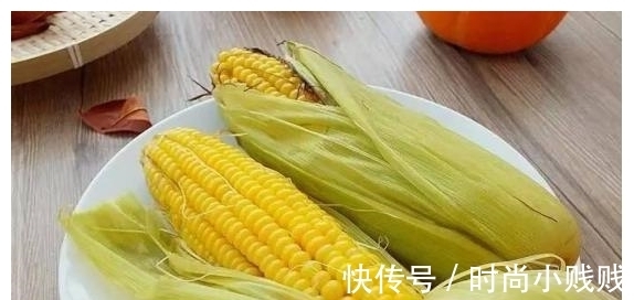 玉米|别只用清水煮玉米了,多加两步,玉米开锅后又甜又香又糯