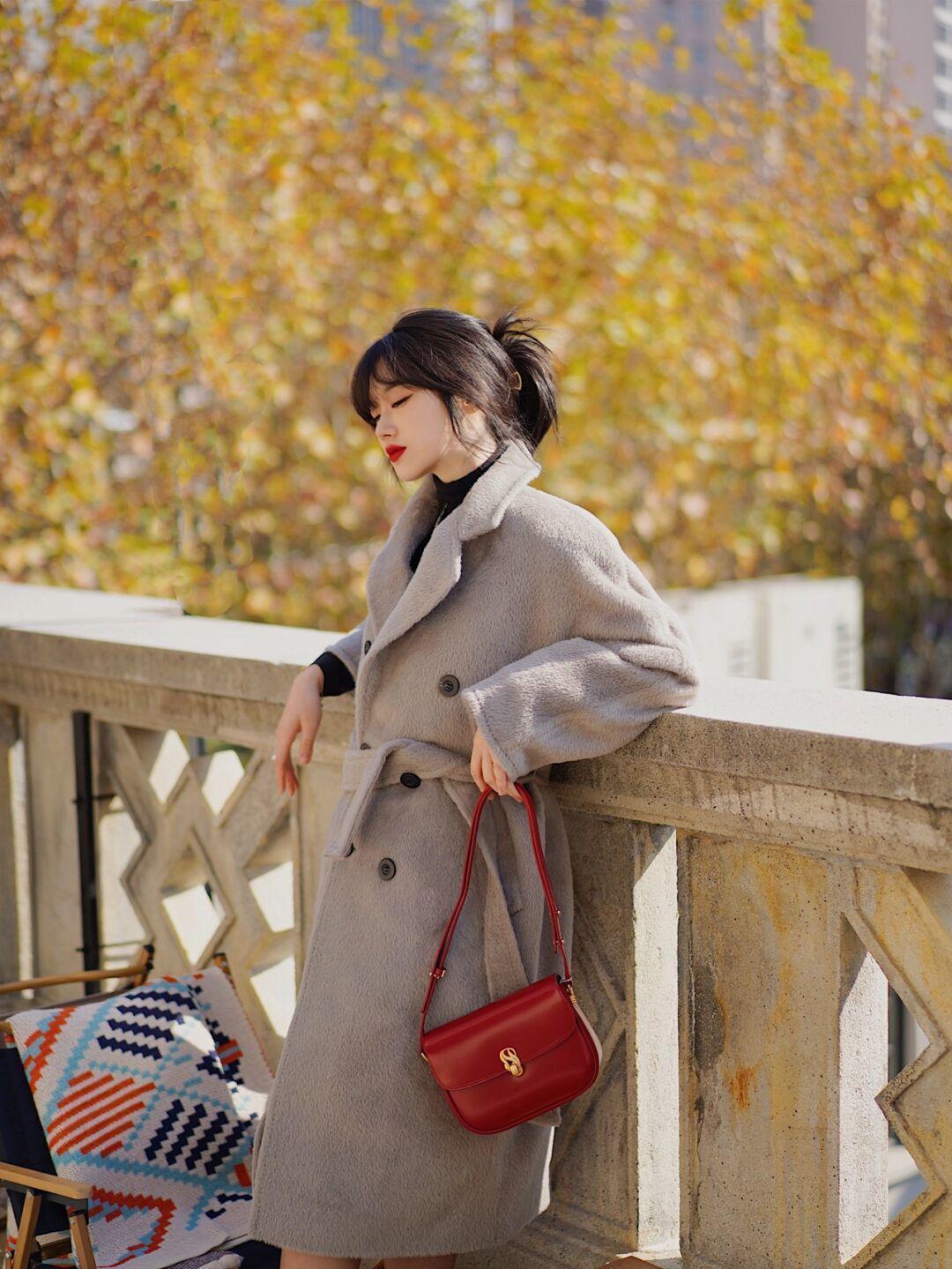 减龄感 女人一定要穿的有品味,4个神仙色大衣分享给你,可以照着搭