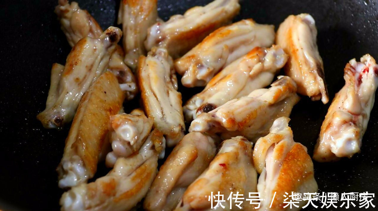 不放油炸,不用油煎,学会鸡翅的新做法,好吃到吮指,皮滑肉嫩