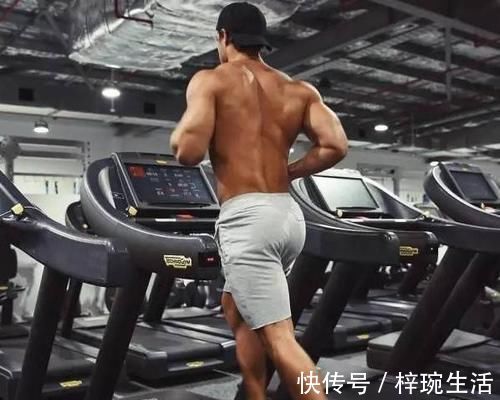 健身|跑步健身的男人与常练深蹲的男人 两者身体素质差距有多大？