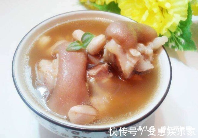 胶原蛋白|50岁的女性多吃“天然胶原蛋白”,美容排出毒素,滋阴补血防衰老