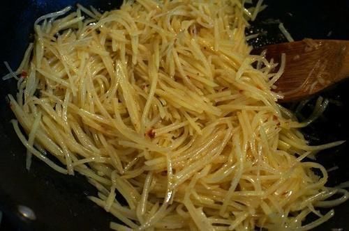 小孩|不管什么时候,土豆不能和它一起吃,好吃也不行,老人小孩要注意