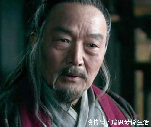 妇人逃避战乱,抱着大孩子却让幼子步行,一将军见后说:必有隐情