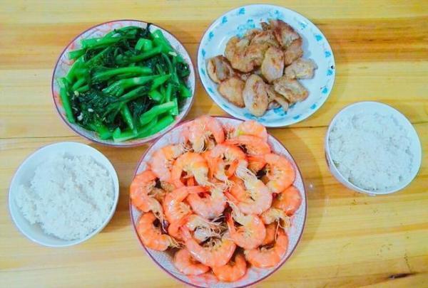 两小口的家常菜,每天不重样,虽然简单,但很幸福、很知足!