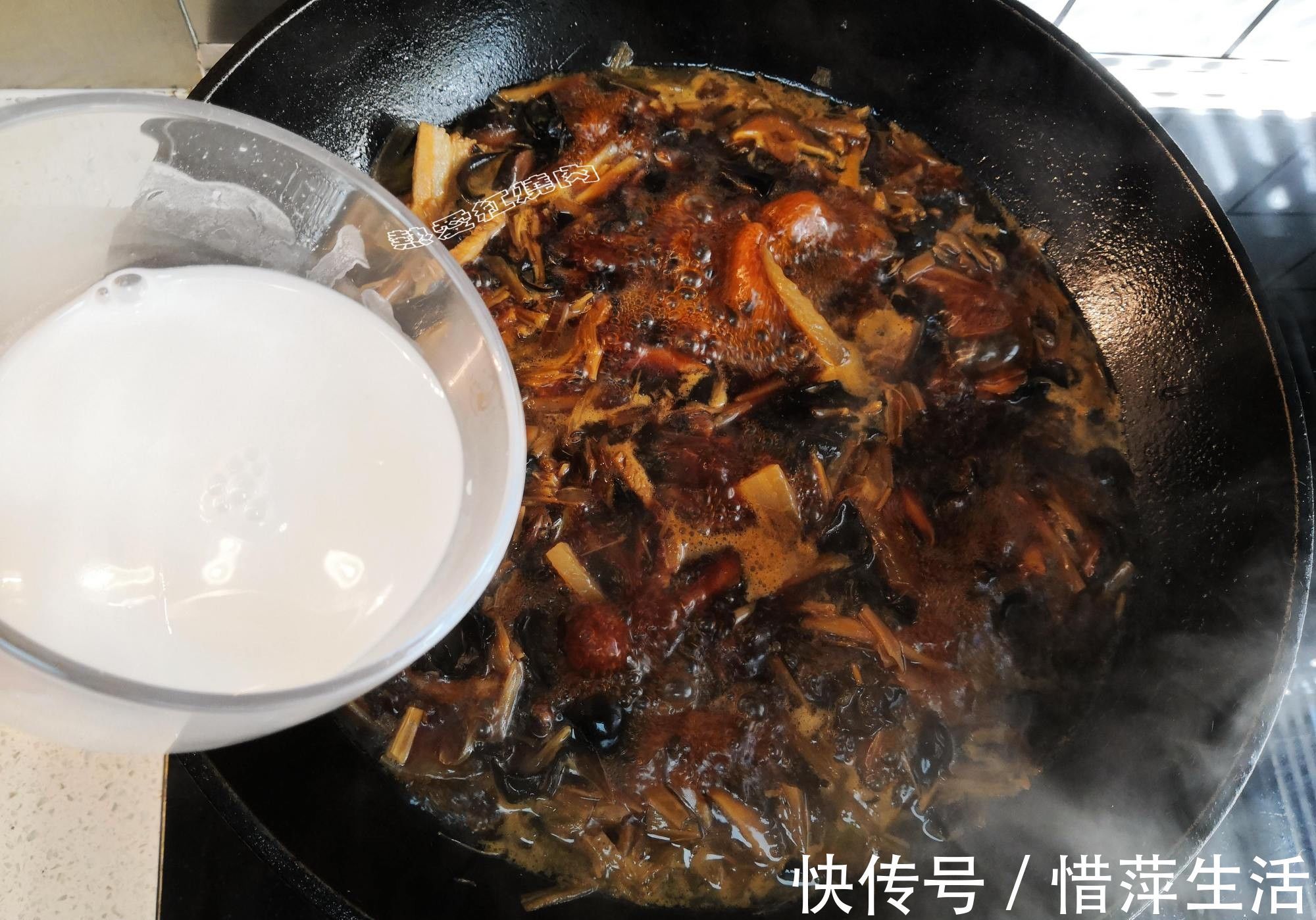 面条|我们这过生日必吃这碗打卤面，卤子香喷喷，面条爽滑又筋道太香了