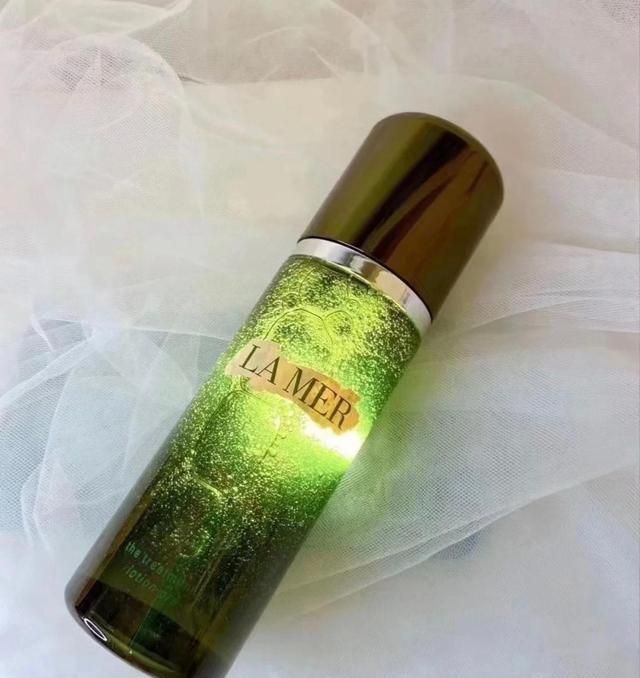 四种“鬼打墙”的化妆水:极光水比粉水好,原生液嫩肤很明显!