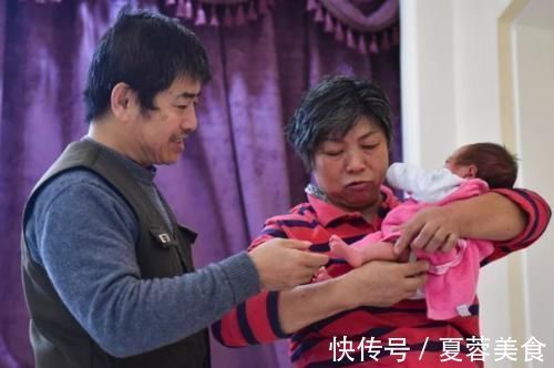 二胎|儿子工作后很少回家,50岁妈妈一气之下生了二胎,结果有苦说不出