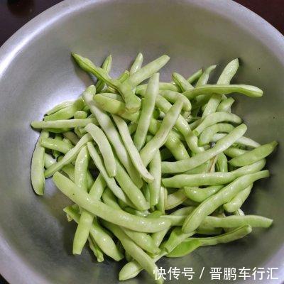四季豆焖饭|方便简单家常菜四季豆焖饭,让你吃了还想吃