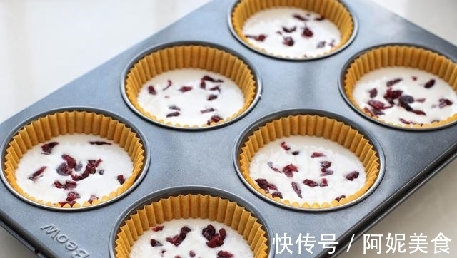 香甜|无需揉面的米发糕，搅一搅、蒸一蒸，香甜Q弹有嚼劲，比馒头简单