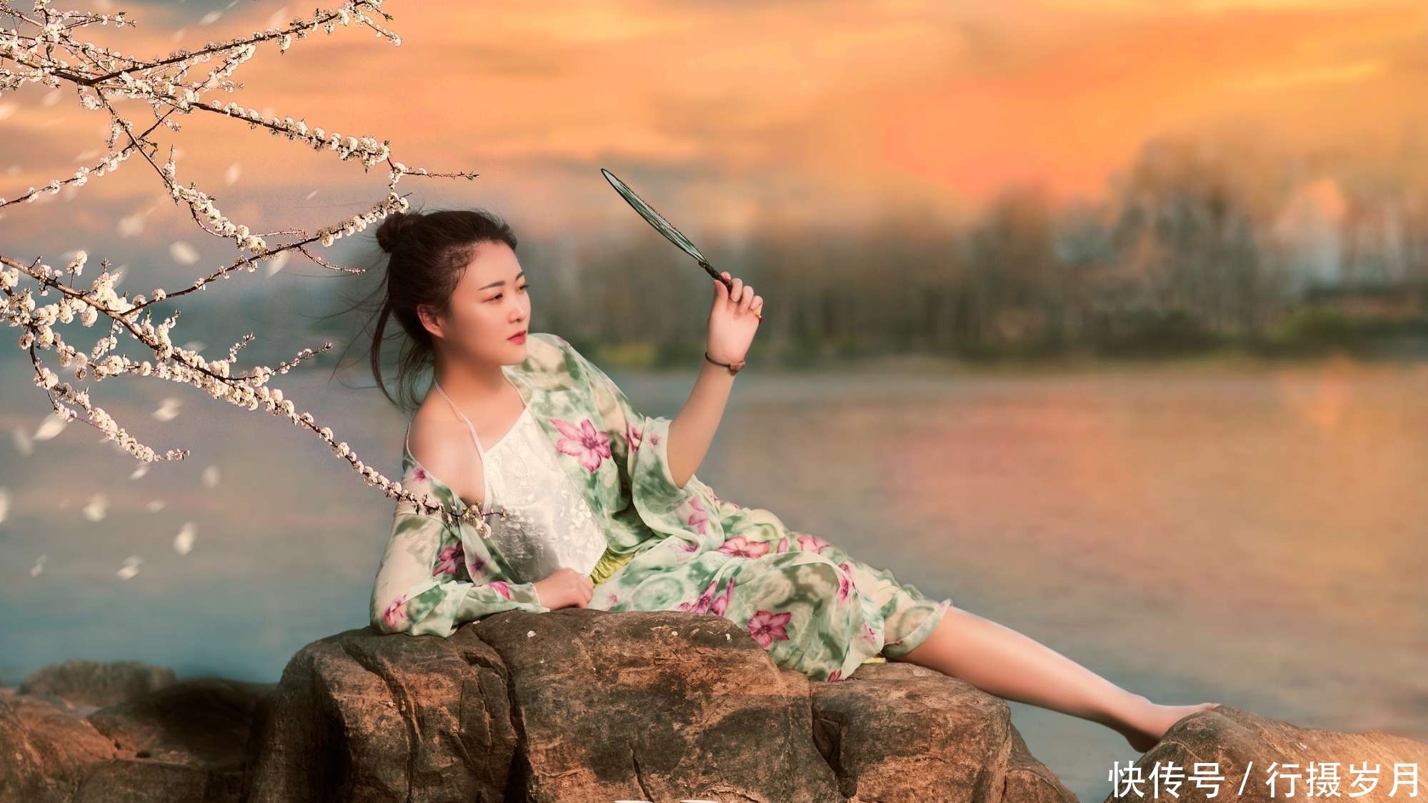 相约|眼前，又浮现了你，在明媚的春光下，更显得娇羞而妖娆