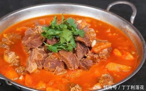 西红柿|炖牛肉别只会焯水,大厨给你支两招,牛肉软烂入味,不柴也不腥