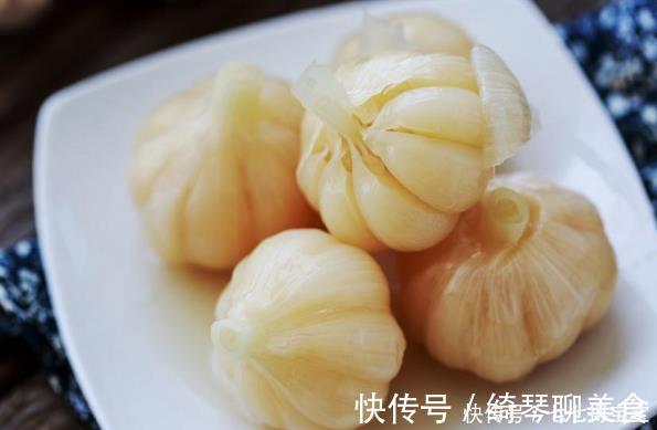 糖醋|腌糖醋蒜时，别只放醋和糖，记得多放“2个料”，蒜脆嫩香味浓