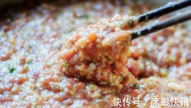 香料油|调肉馅时,先加盐还是先加油记住3个顺序,肉馅鲜嫩多汁,真香