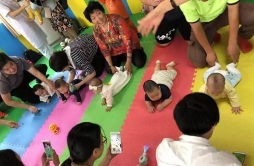 差异|宝宝“先爬后走”与“不爬就走”有3个差异,很多家长还不知道