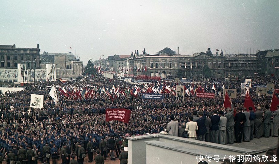 柏林|老照片 1951年东德首都柏林 废墟之上举行世界青年联欢节