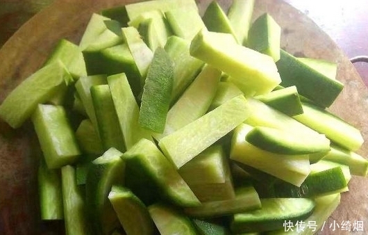 秋天的萝卜最鲜嫩，教你一招腌着吃，开胃又下饭，便宜又营养