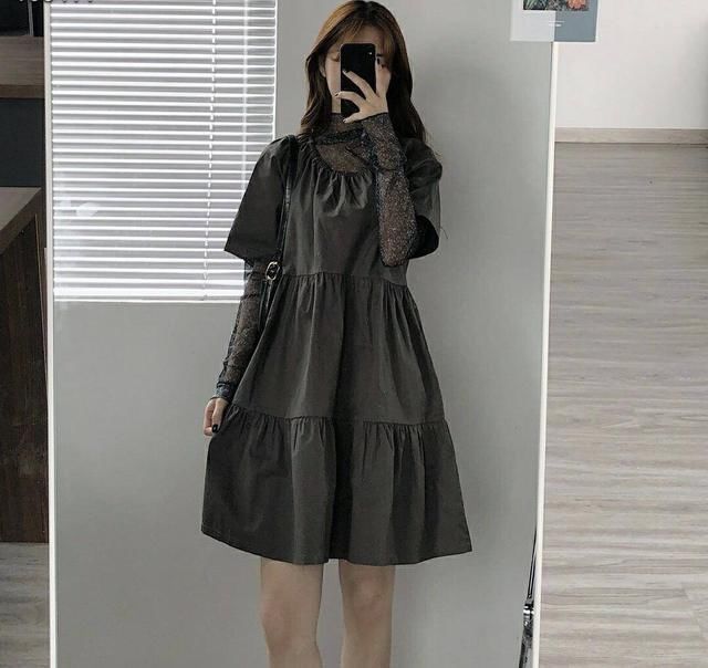 焦点|街拍小姐姐的网纱衣好显身材,配波浪长卷发,回眸一笑美成焦点