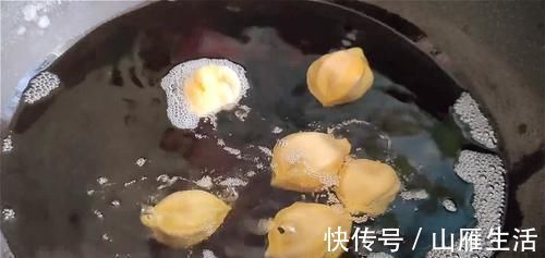 核桃酥这样做太好吃了,外面酥脆直掉渣,内里绵软又香甜,真过瘾