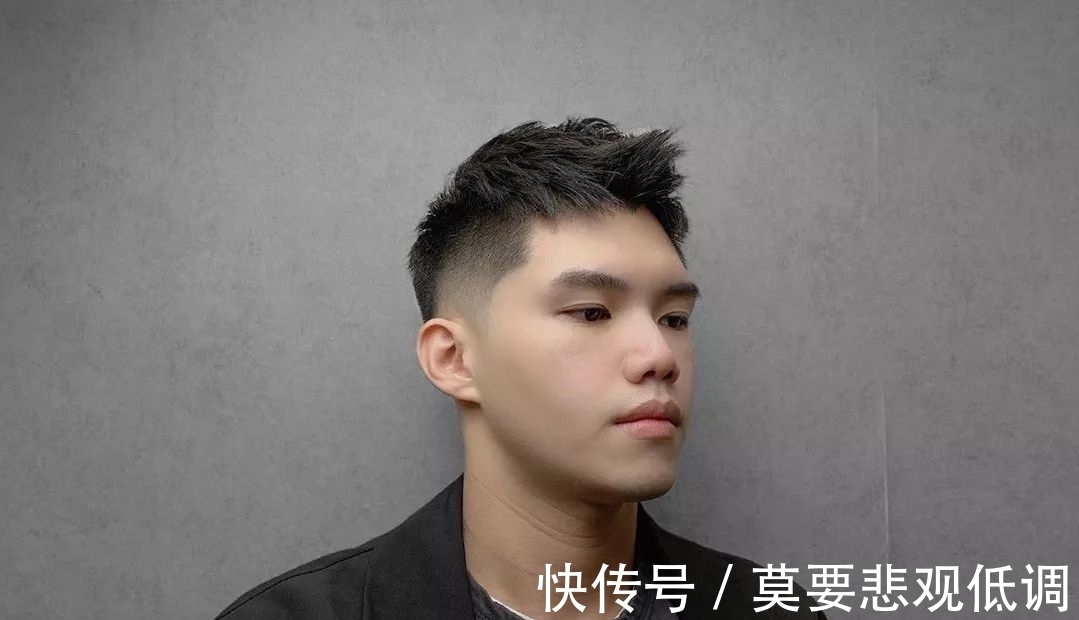 发型 男生别迷恋“背头”发型了,发型师建议剪这3款,帅气不油腻