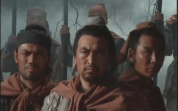 林冲|为何阮氏三雄与林冲关系不好?只因林冲来到梁山,做了此事