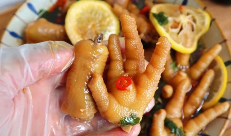 大雪过后吃此道菜，做法特简单，酸辣入味，解馋开胃，越吃越过瘾