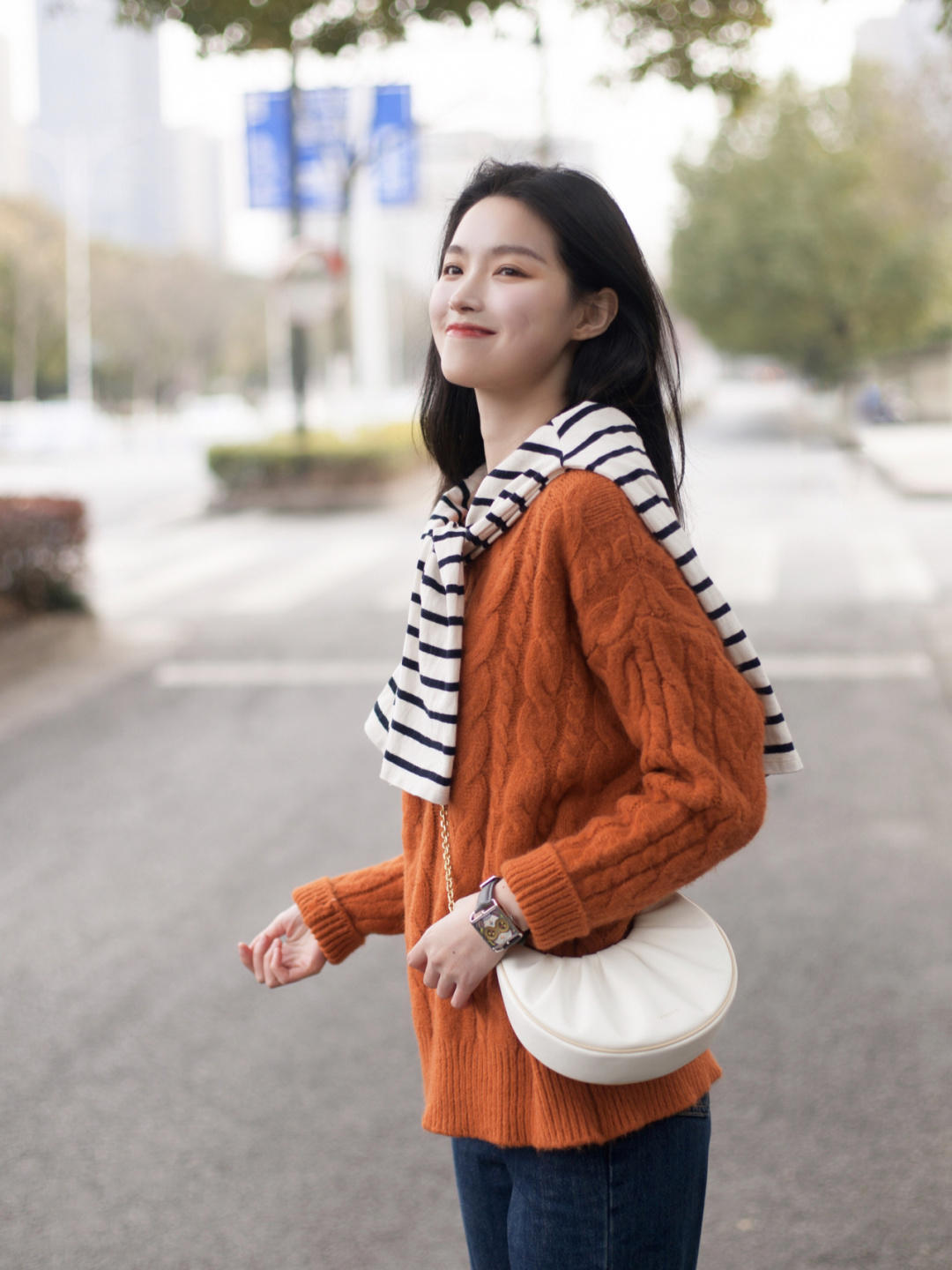 小个子们|小个子们会挑“毛衣”才显高,分享4个实用款,轻松打造大长腿