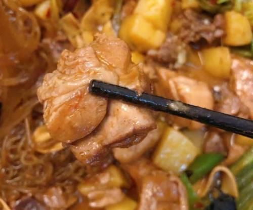 老妈用一个菜招待南方同事,我觉得丢脸,同事临走说了10个字