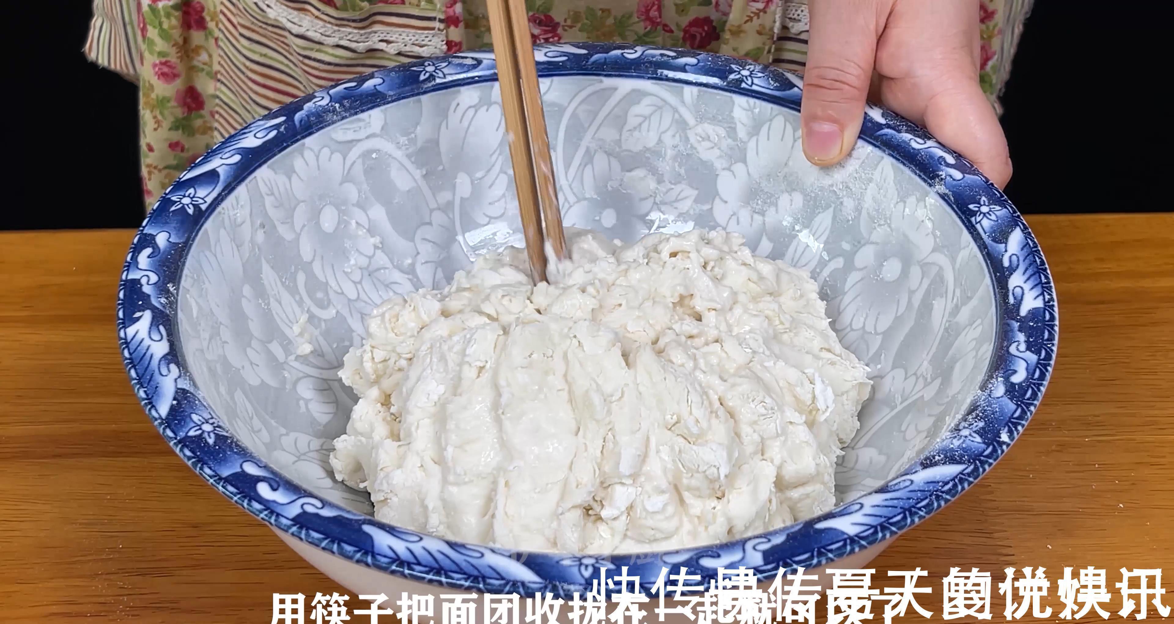 早餐店的葱油饼为什么好吃?原来做法简单,学会就可以摆摊了