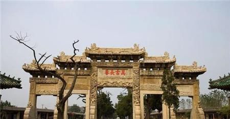 世界最大的家族墓地,坟冢超十万座,两千年来却乌鸦不栖蛇类远避