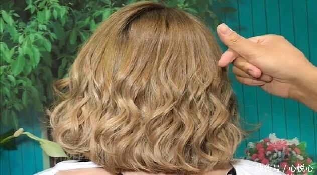 头发|头发太少的人,不建议留长发!剪短烫个蛋蛋卷,时尚还显女人味