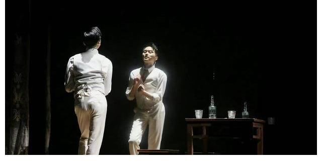 r《披荆斩棘的哥哥》排名第二，张智霖跳曼波舞，故事感十足