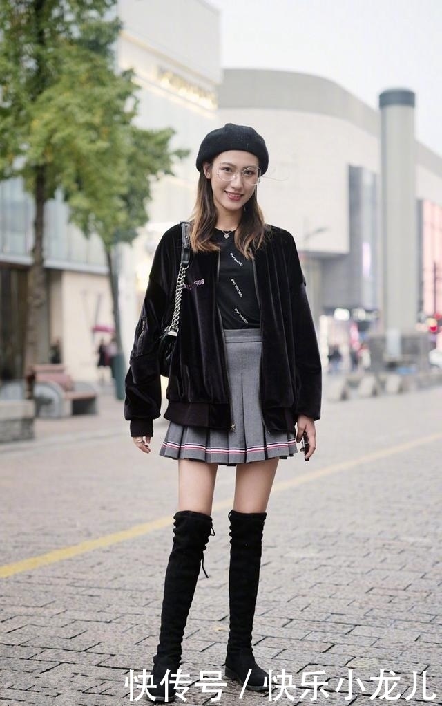 时尚穿搭,美女搭配上黑色牛仔热裤,更是气场十足
