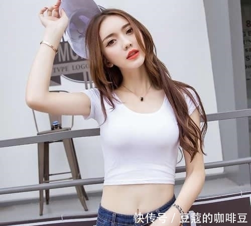 青春活力|街拍: 美女一袭长裙,展示高挑性感好身材,散发出青春活力气息