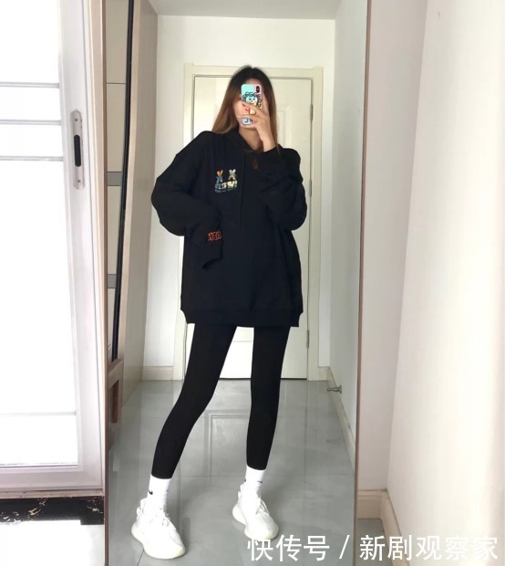 显腿长|打底裤已经彻底失宠了,今年流行的是“液体裤”,时髦遮肉又百搭