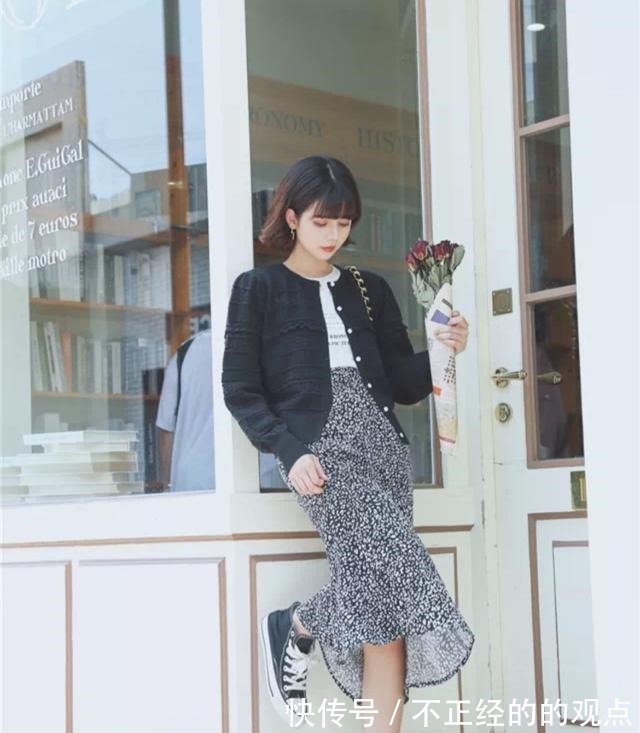 色系 “奶奶衫”的美被低估了,藏在细节里的搭配学问,是真值得借鉴!