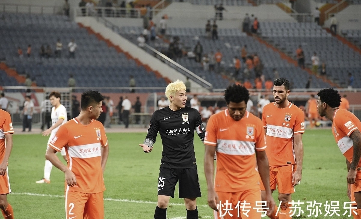 主力|从替补到主力,球迷要求李霄鹏国足换掉此人:再上场球队还会输