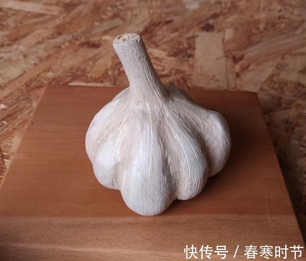 美食!他用木头雕刻超逼真美食,虽不能吃,可比真的食物值钱多了