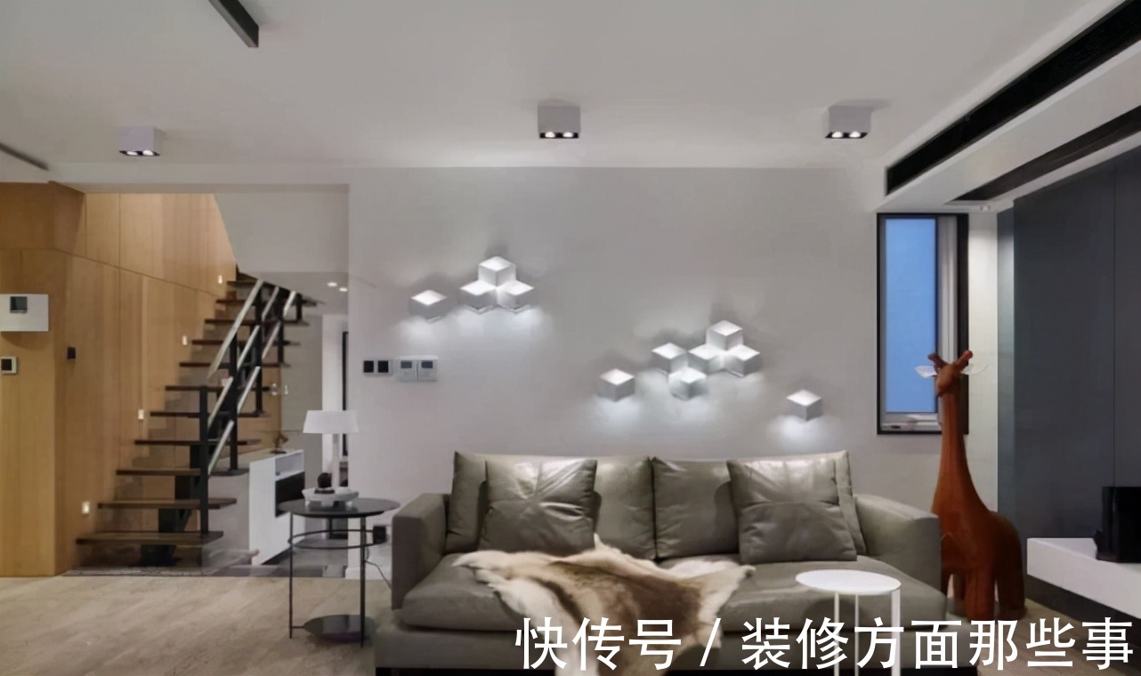 楼梯|113平简约三居室木作储物隔墙兼作鞋柜,亮点都在玄关简洁实用