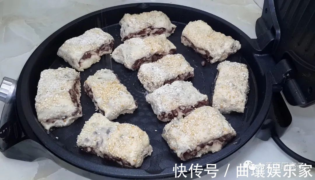 红豆发面饼|红豆饼又吃新吃法，不蒸不烤不油炸，松软又香甜，孩子爱吃不挑食