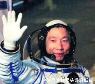 古朗月行!杨利伟落地后为何不再上天自传中亲口说出真相,国人潸然泪下!