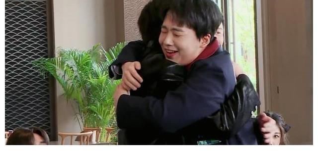 游戏中扒沙溢裤子,逼郭麒麟使用旧吸管,《奔跑吧》蔡徐坤惹争议